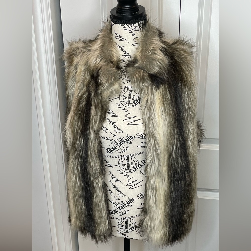 Ci Sono Gently used Brown Faux fur vest runs small